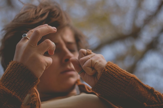 Photo close-up of woman holding ice cream