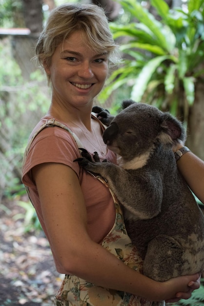 Photo close-up of woman holding koala