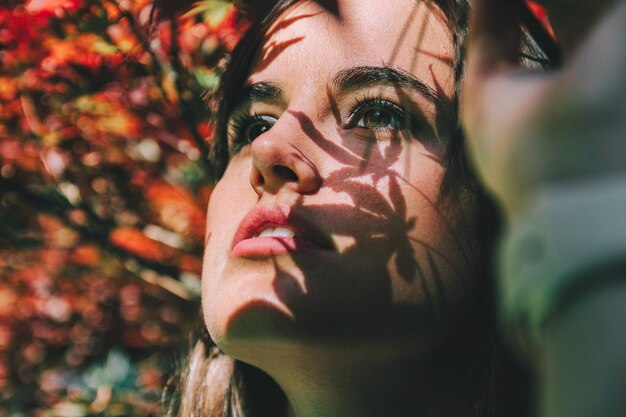 Photo close-up of woman looking away