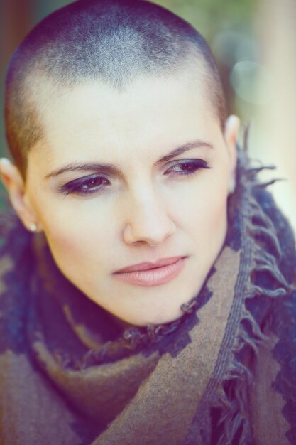 Photo close-up of woman looking away