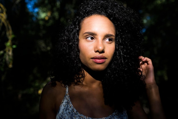 Photo close-up of woman looking away