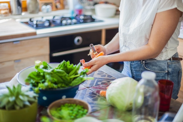 Photo close-up of woman preparing food at home