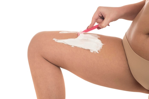 Photo close up of woman shaving legs