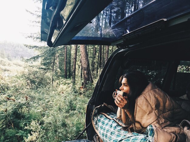 Photo close-up of woman sitting in car