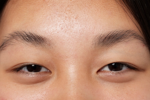 Photo close up woman with brown eyes