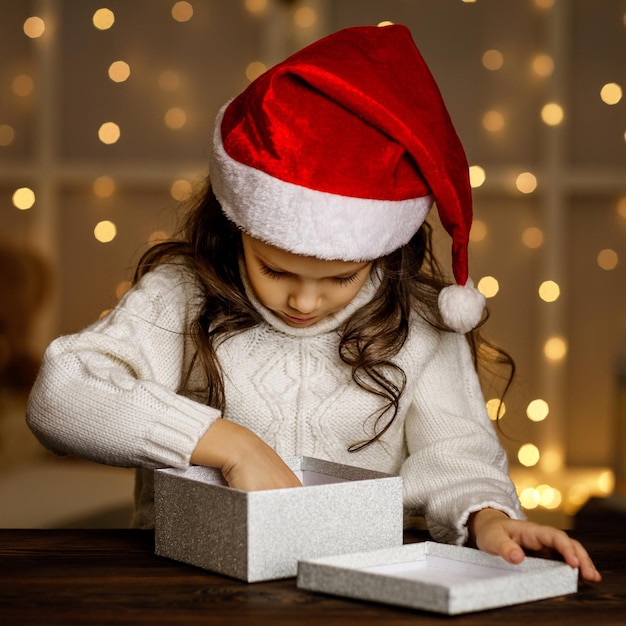 Photo close-up of woman with gift