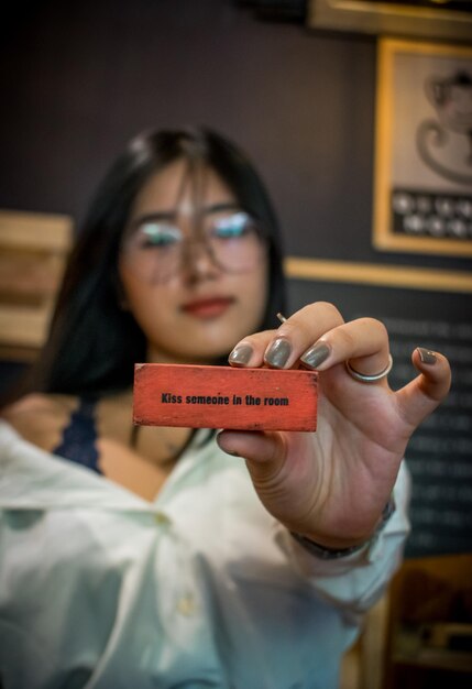 Photo close-up of woman with jenga