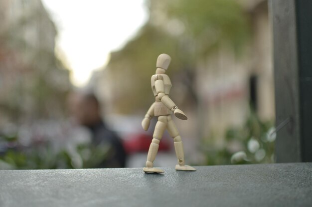 Photo close-up of wooden figurine