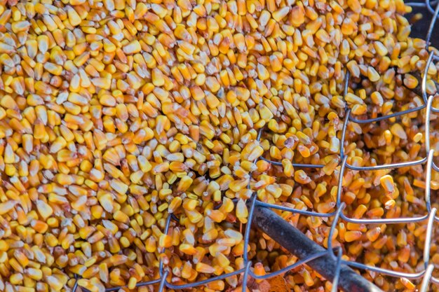 Photo close-up of yellow beans in container