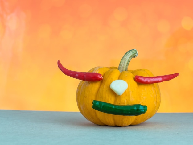 Photo close-up of yellow bell peppers on table