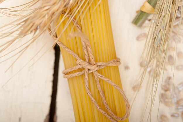 Foto prossimo piano di un fiore giallo