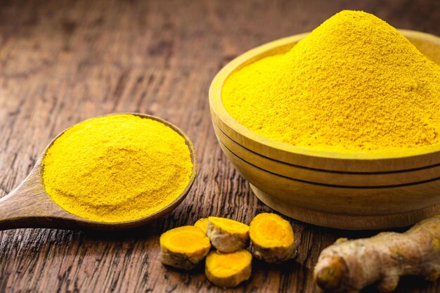 Photo close-up of yellow food on table