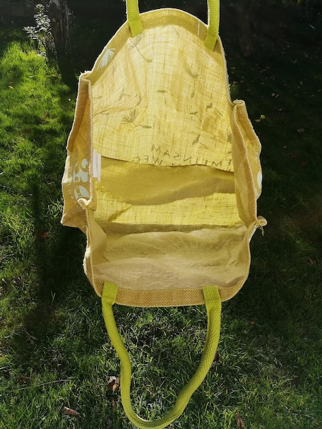 Photo close-up of yellow lantern hanging on field