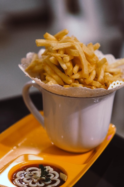 Photo close-up of yellow served on table