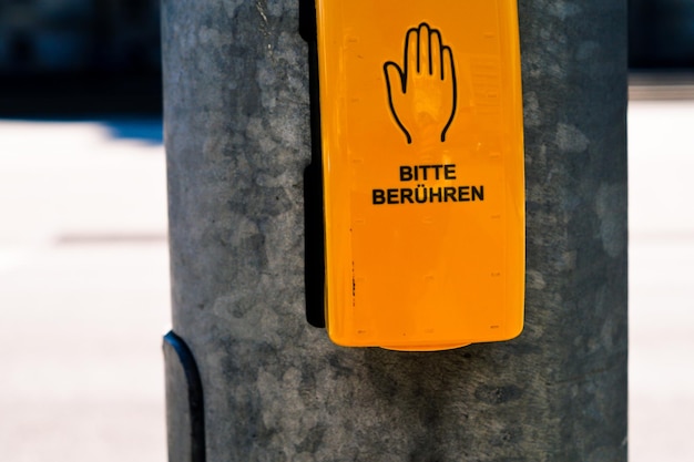 Photo close-up of yellow sign