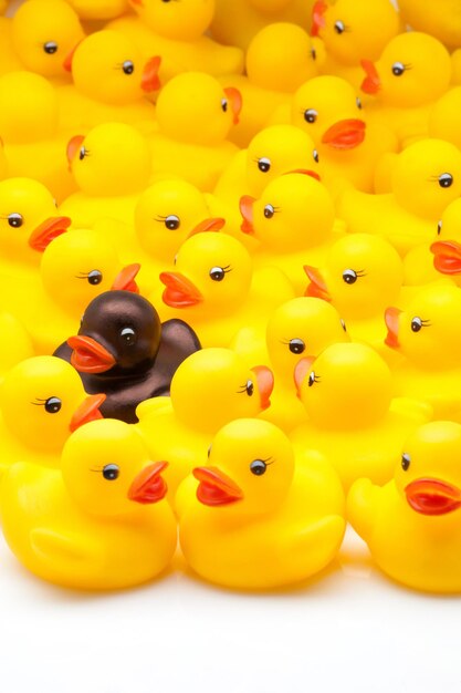 Photo close-up of yellow toys floating on water