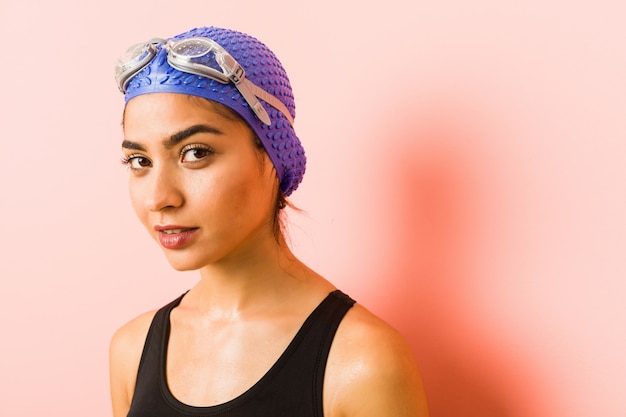 Photo close up of a young arab swimmer woman