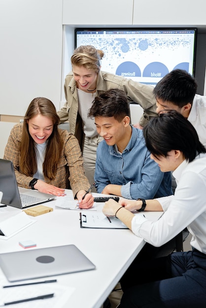Photo close up on young business person doing internship