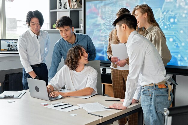 Photo close up on young business person doing internship