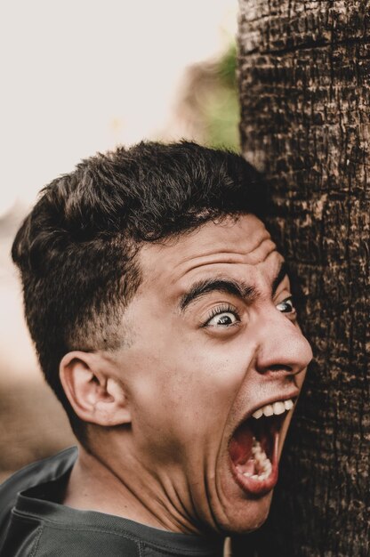 Photo close-up of young man shouting