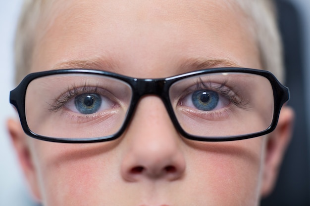 Photo close-up of young patient eyes