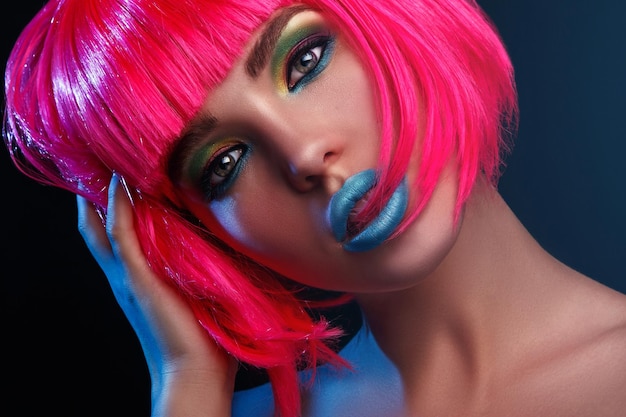 Photo close-up of young woman against black background