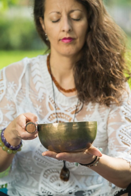 Photo close-up of young woman having food