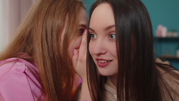 Photo close-up of young woman at home