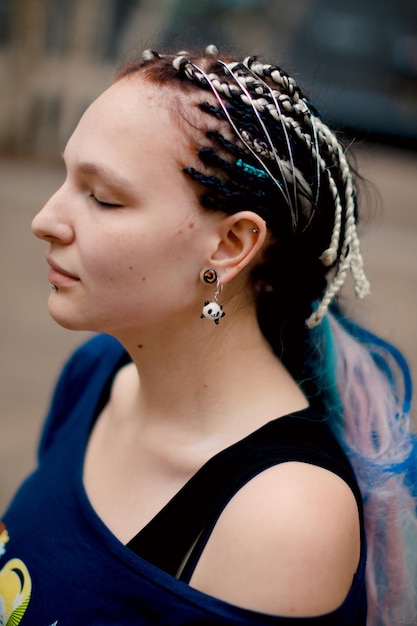 Photo close-up of young woman looking away