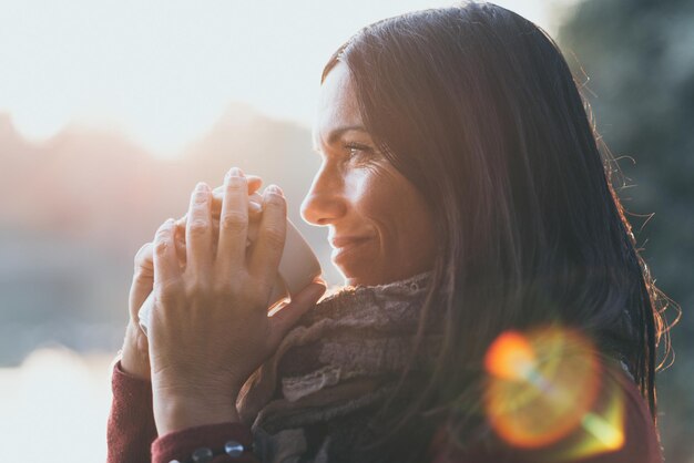 Photo close-up of young woman looking away