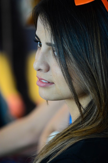 Photo close-up of young woman looking away