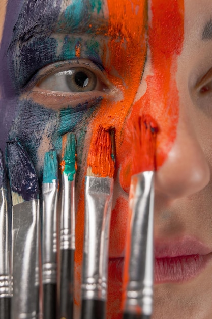 Photo close-up of young woman painting face