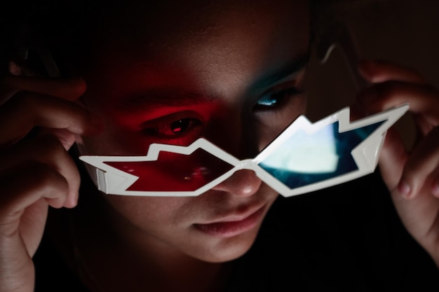 Photo close-up of young woman with 3d glasses