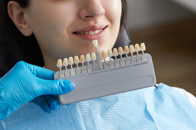 Photo close-up of young woman with iv drip