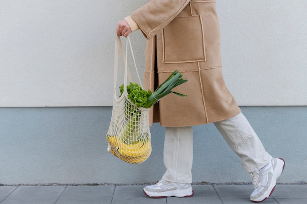 Foto primo piano su contenitori per alimenti a zero rifiuti