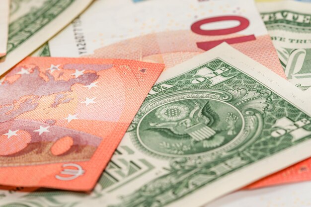 Close-upachtergrond van geldbankbiljet. Dollar, euro