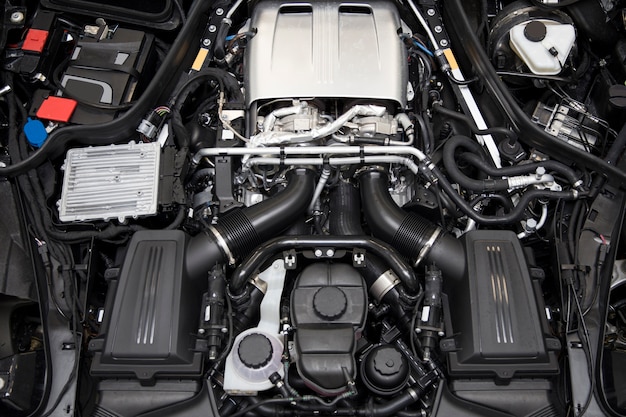 Close-updetail van de krachtige motor van een auto