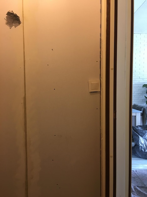 写真 家の閉じたドア