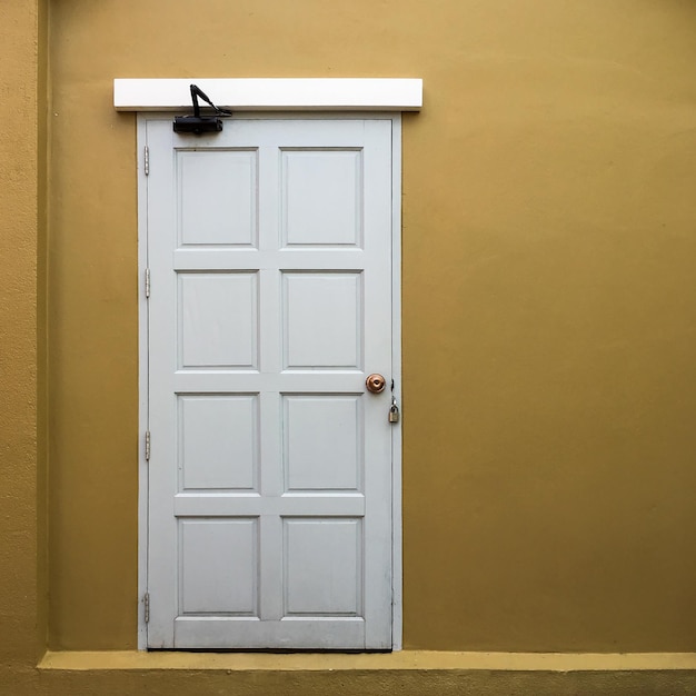 Foto porta chiusa dell'edificio