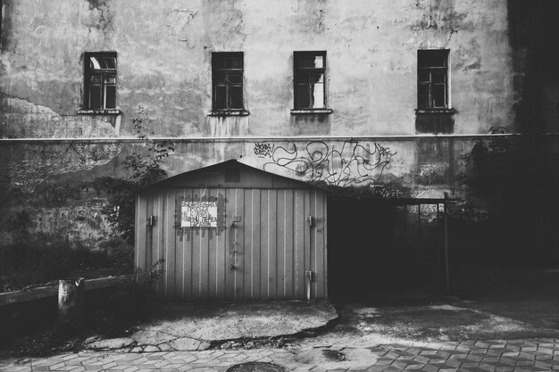 Photo closed door of house