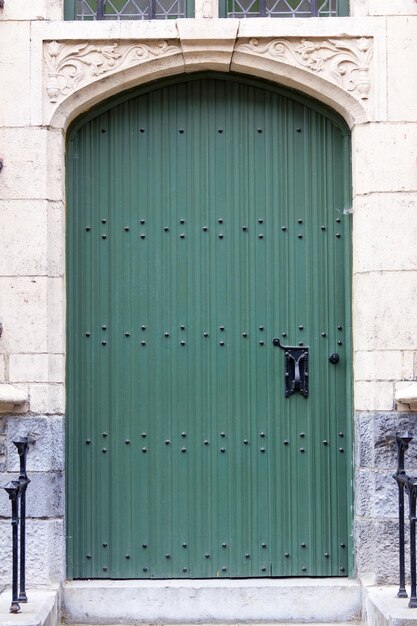 Foto porta chiusa della casa