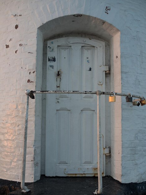 Photo closed door of old building