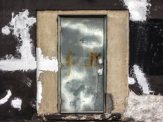 Photo closed door of old building