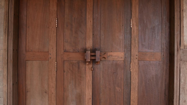 写真 閉じた木製のドア