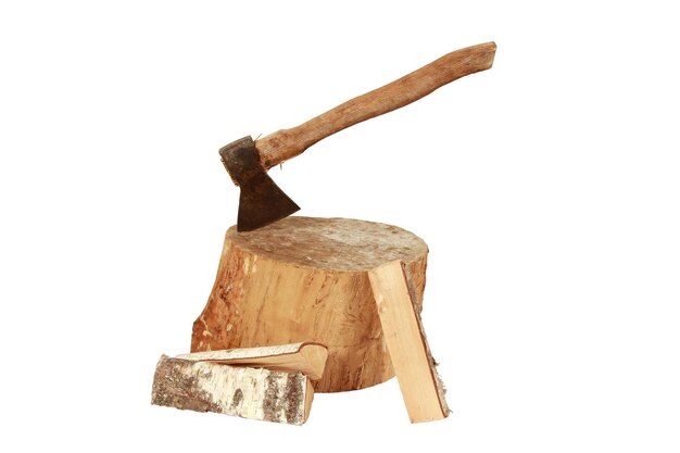 Photo closeup of an axe on a chopping block with pieces of chopped wood isolated on white background