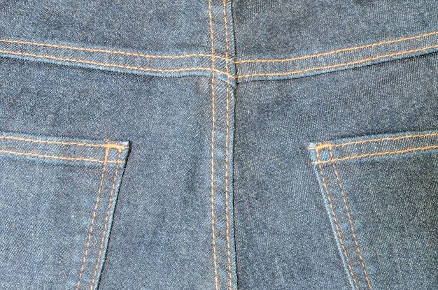 Primo piano sul lato posteriore della priorità bassa dei pantaloni del jean