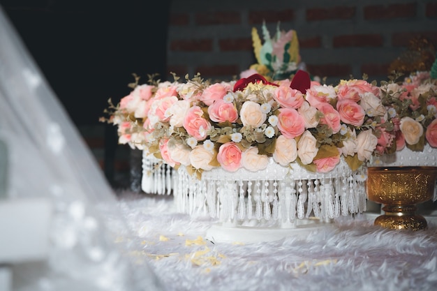 結婚式の接写美しい花のブーケ。
