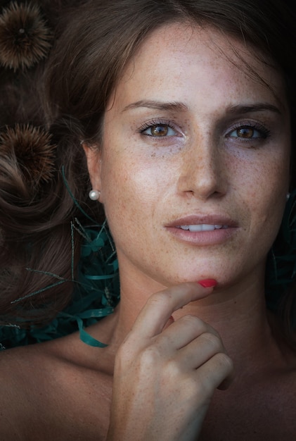 Photo closeup of a beautiful girl with freckles