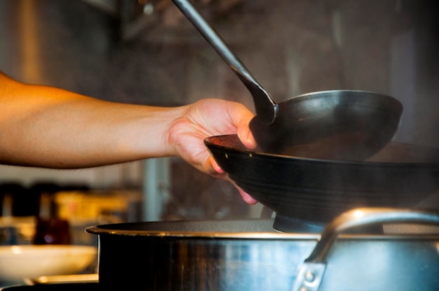 Closeup chef-kok koken Japanse ramen ramen