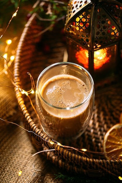 Photo closeup on coffee latte in a basket tray with garland